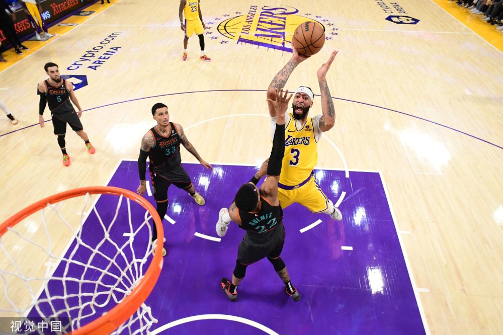 地保持高昂 地保持高昂